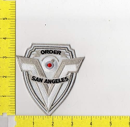 Bombaš naručuje glačalo s logotipom San Angelesa na zakrpi u obliku slova